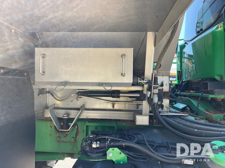 2019-john-deere-f4365-image-34