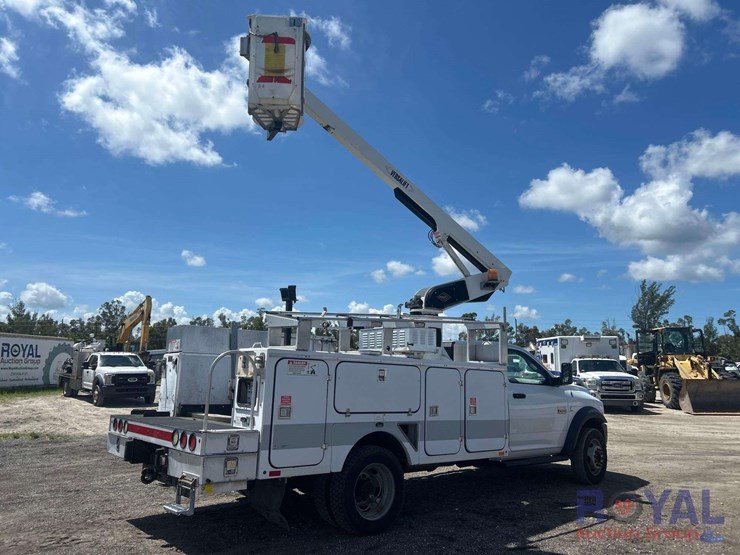 2012-ram-4500-versalift-bucket-truck-image-3