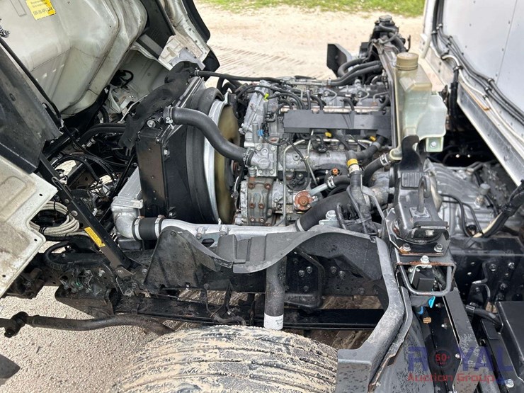 2013-mitsubishi-fuso-fec92s-image-8