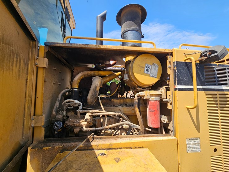2002-caterpillar-12h-image-45