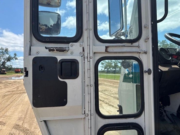 2013-mack-leu633-image-25