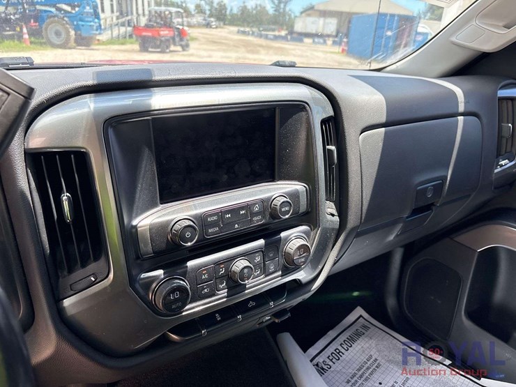 2015-chevrolet-silverado-image-15