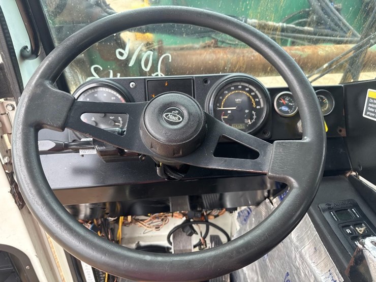 2016-mack-leu633-image-29