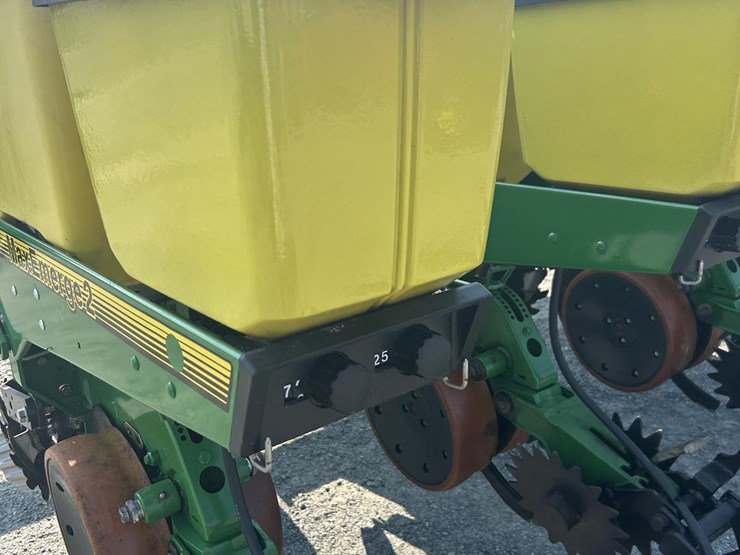 john-deere-7240-image-6