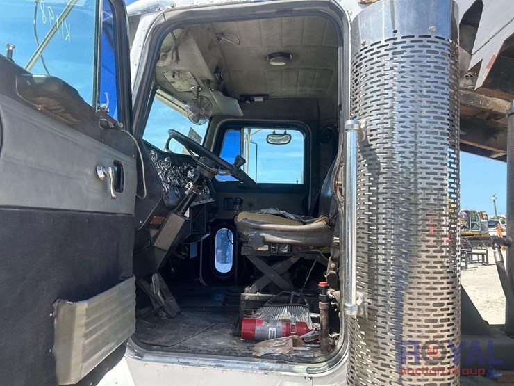1991-peterbilt-378-t/a-dump-truck-image-7