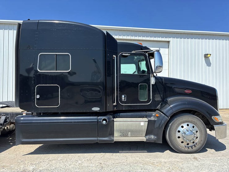 2011-peterbilt-386-image-21