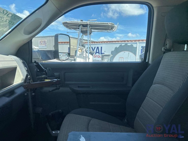 2012-ram-4500-versalift-el29n-03-bucket-truck-image-12