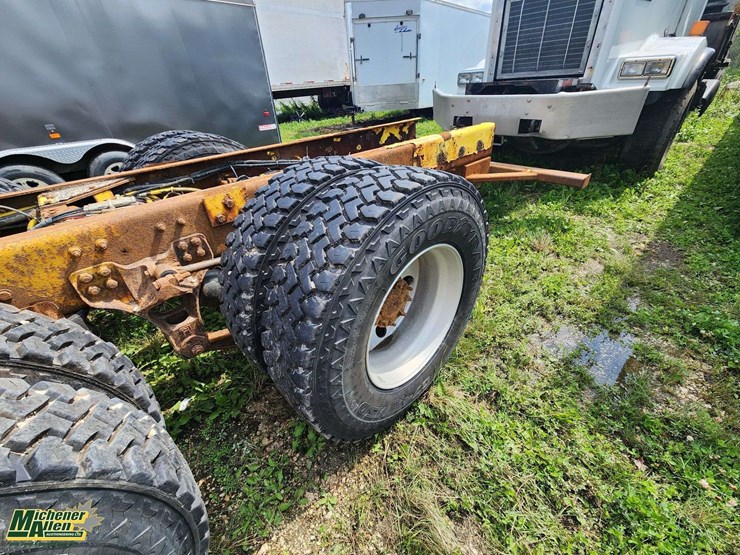 2010-kenworth-t800-image-17