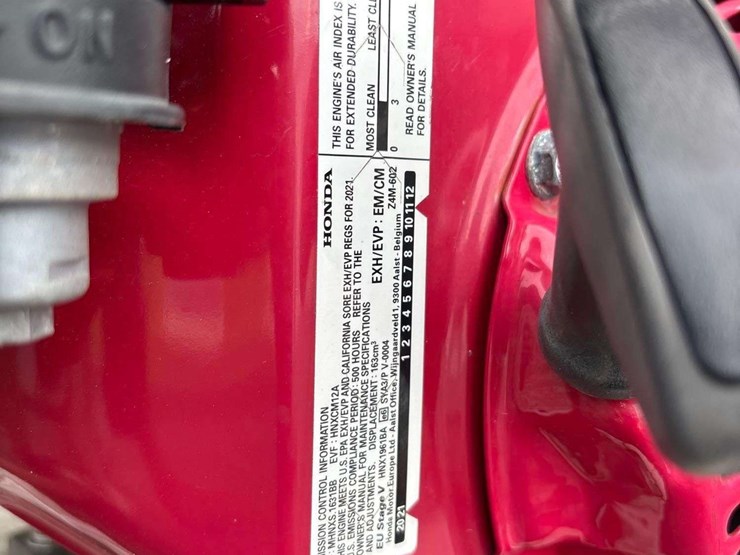 2023-isuzu-npr-image-21