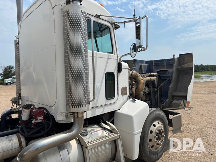 2005-peterbilt-385-image-50