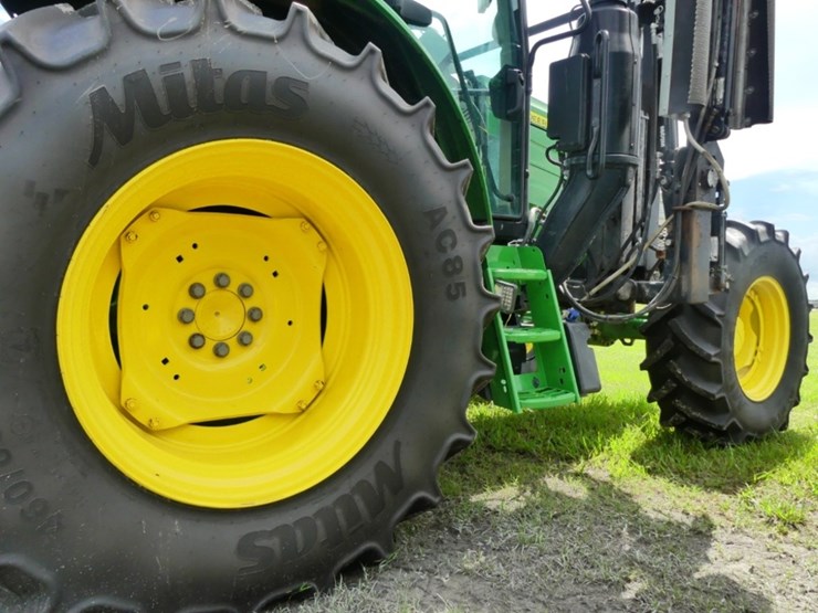 2024-john-deere-6110m-image-6