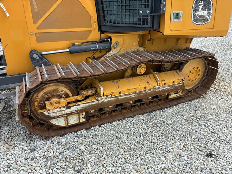 2022-john-deere-450-image-44