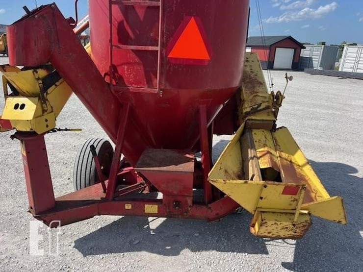 new-holland-353-image-16