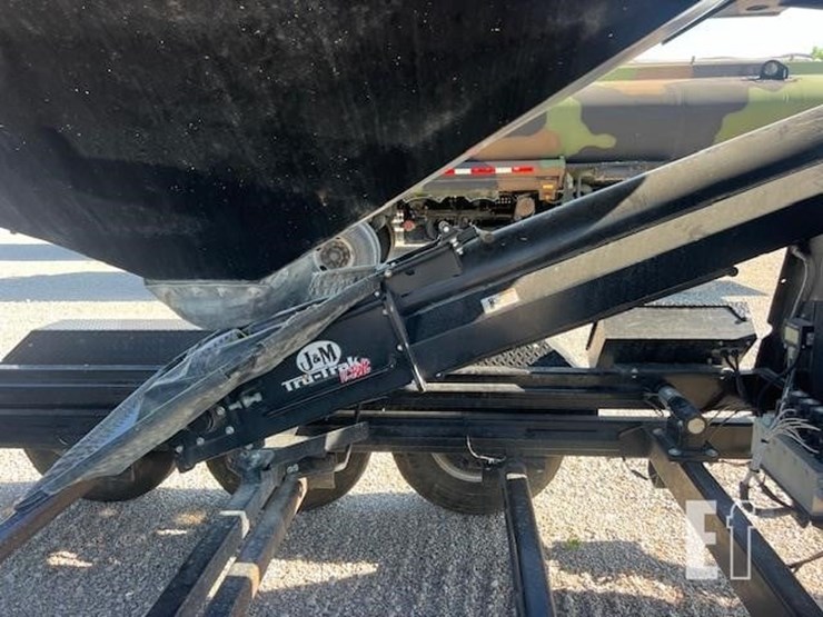 2019-j&m-lc390-image-31