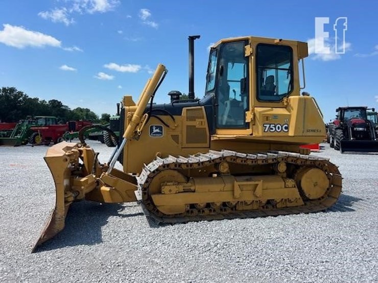 2000-deere-750c-lt-ii-image-1