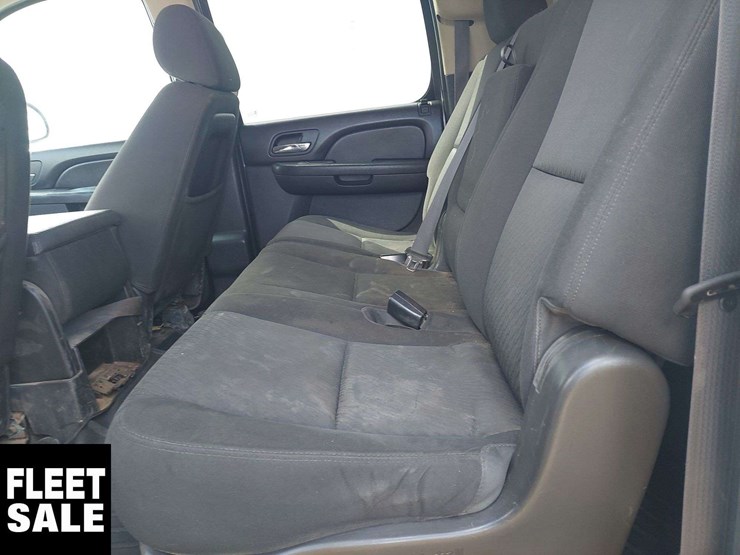 2014-chevrolet-suburban-image-11