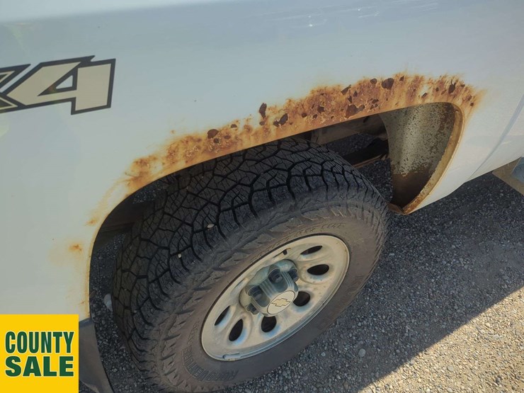 2011-chevrolet-silverado-1500-image-32