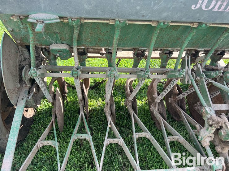 john-deere-8-image-16