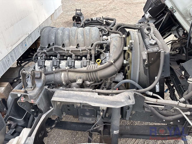 2023-isuzu-npr-image-14