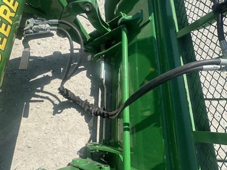 2013-john-deere-6125r-image-17