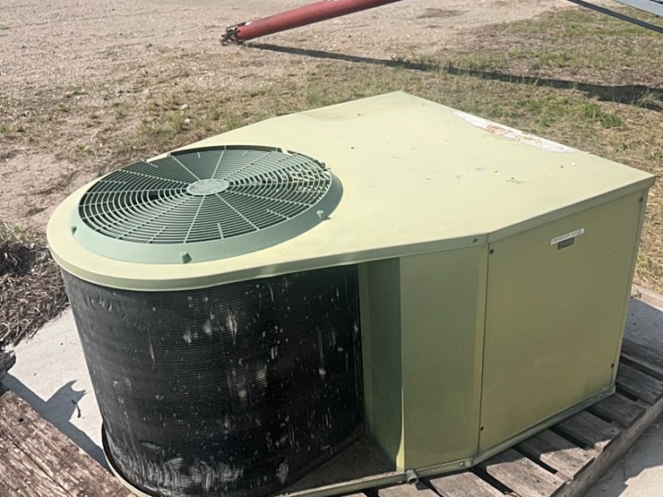 commercial-a/c-unit-image-3