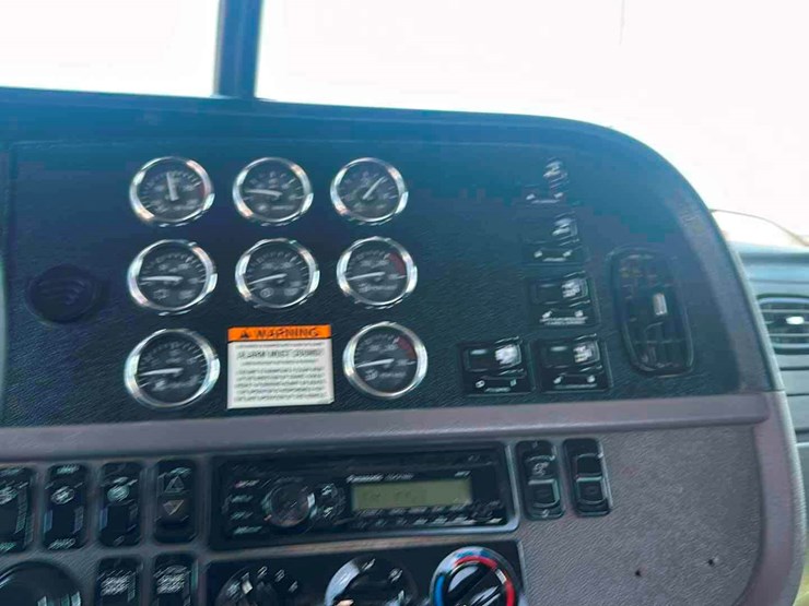2013-peterbilt-367-image-6