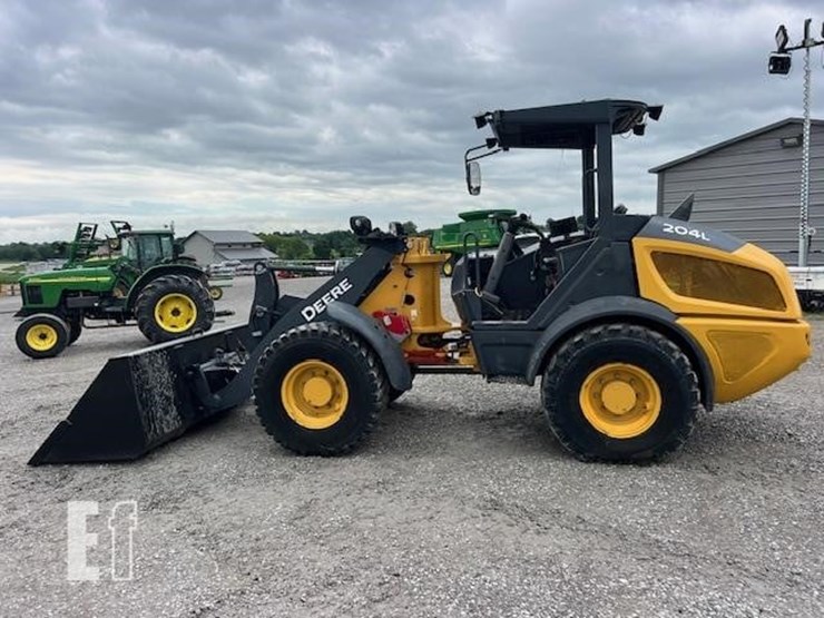 2020-deere-204l-image-3