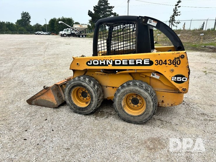john-deere-250-image-13