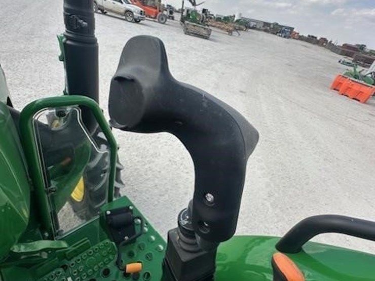 2023-john-deere-5050e-image-24