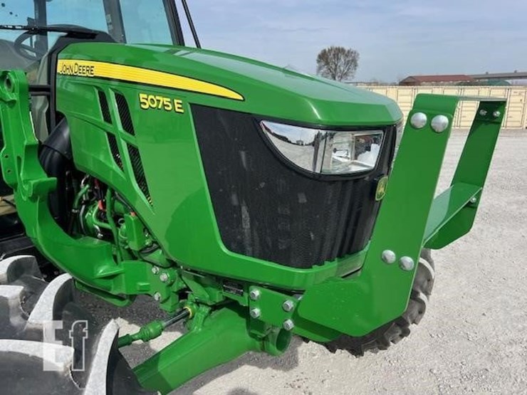 2023-john-deere-5075e-image-11