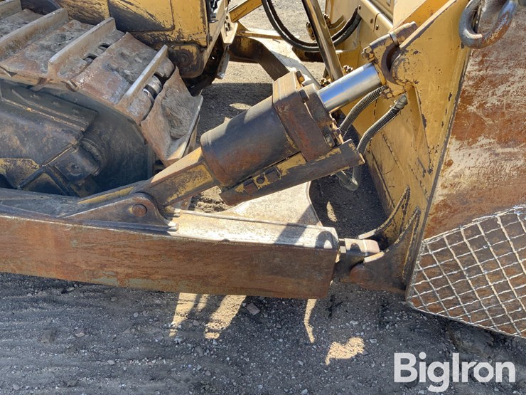2006-caterpillar-d6r-image-19