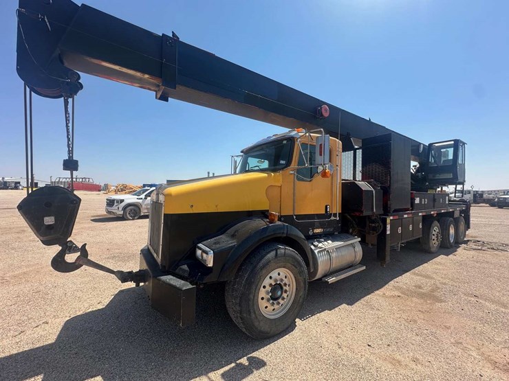 2013-kenworth-t800-image-1