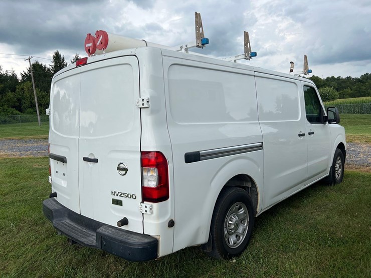 2015-nissan-nv2500-image-6