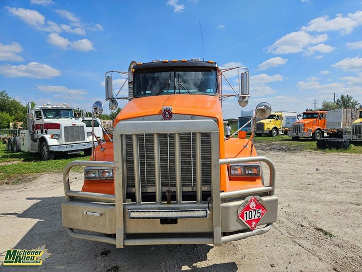 2010-kenworth-t800-image-29
