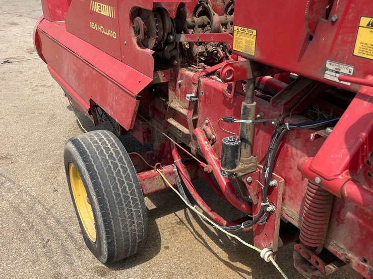 new-holland-311-image-6