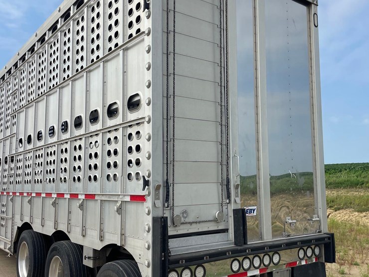 2021-eby-livestock-trailer-image-6