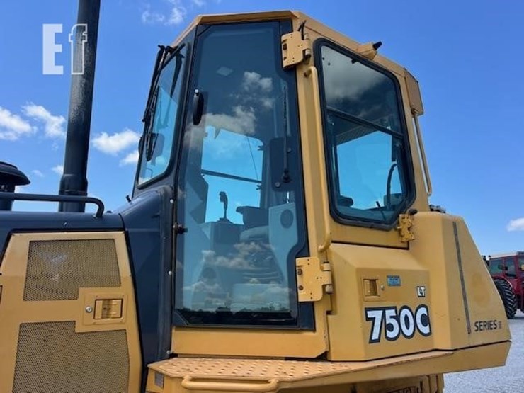 2000-deere-750c-lt-ii-image-26