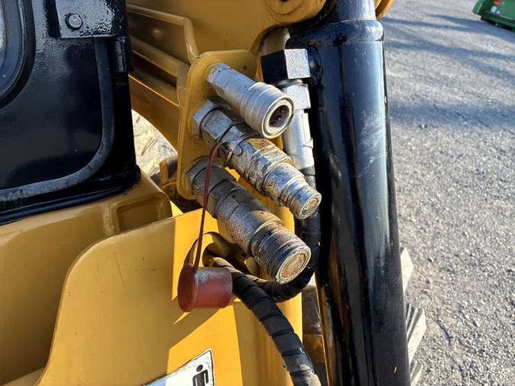 2019-caterpillar-246d-image-24
