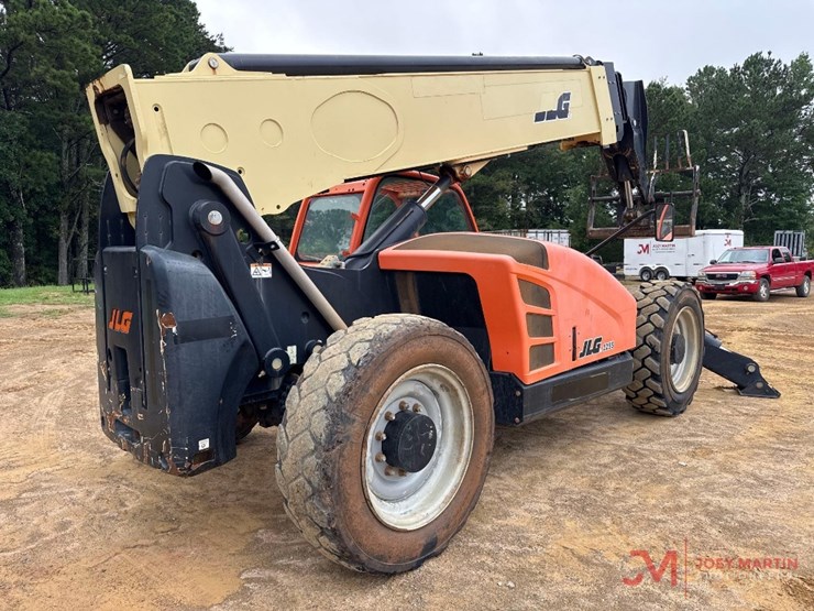 2018-jlg-1255-image-3