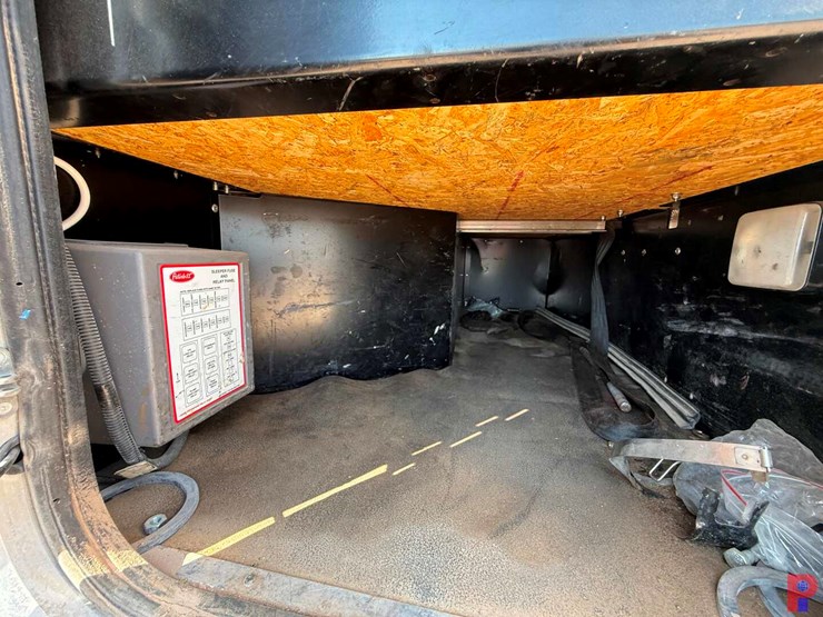 2013-peterbilt-388-image-17