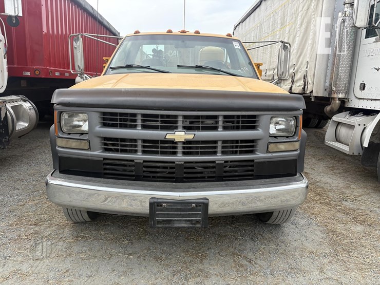 2000-chevrolet-3500-image-2