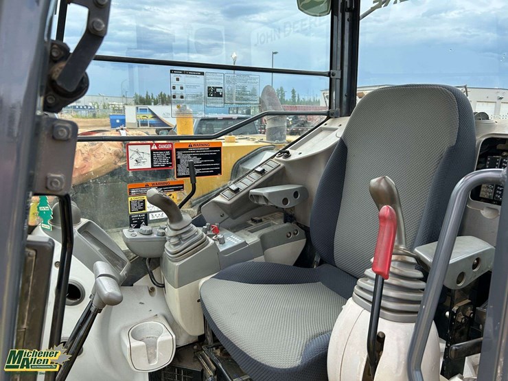 2014-deere-85g-image-29