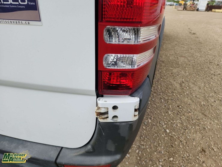 2016-mercedes-benz-sprinter-2500-image-43