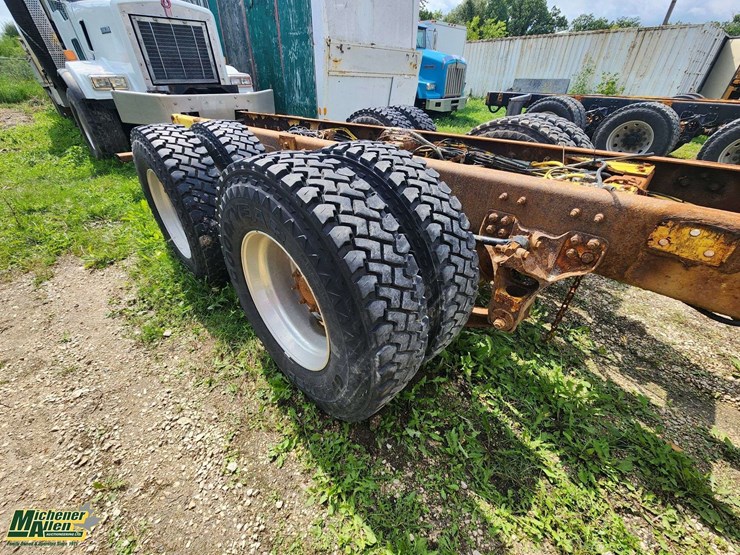 2010-kenworth-t800-image-14