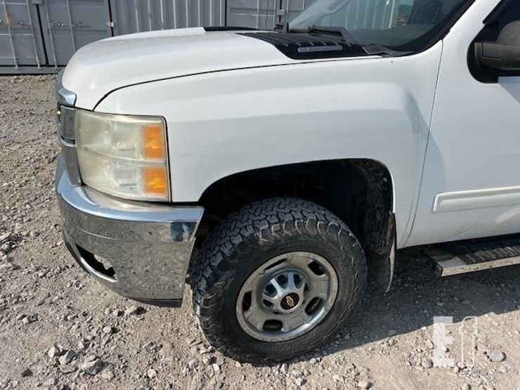 2011-chevrolet-silverado-2500hd-lt-image-13