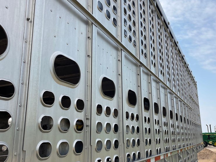 2021-eby-livestock-trailer-image-36