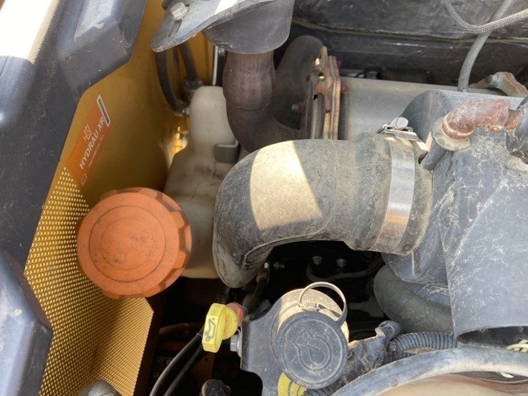deere-320e-image-29