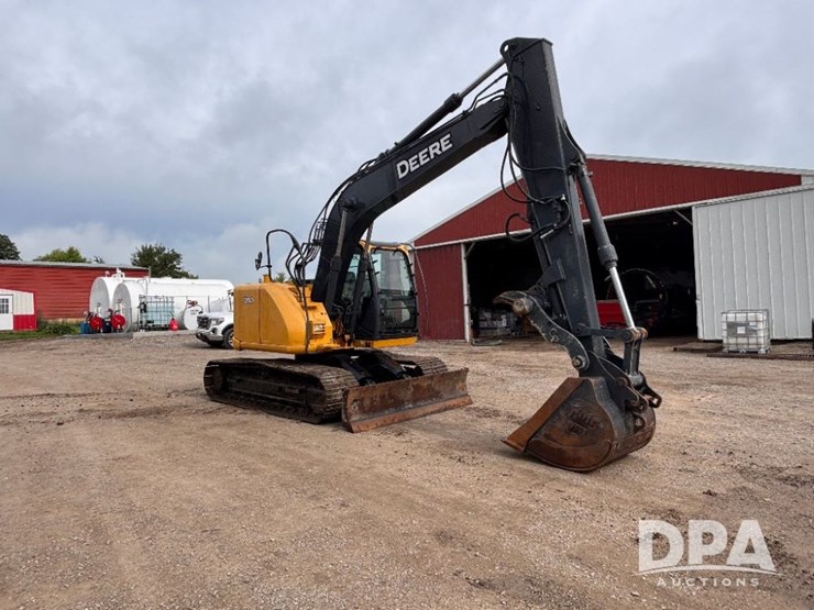 2012-deere-135d-image-6