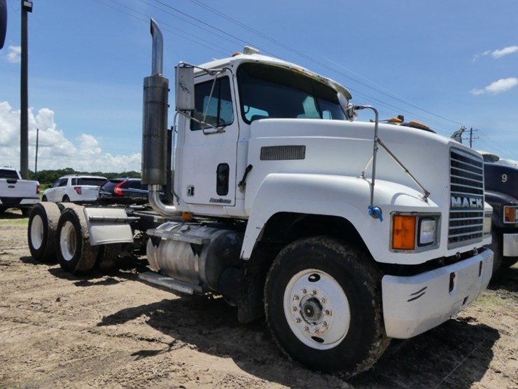 1999-mack-ch613-image-2