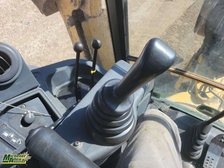 2011-deere-710j-image-21